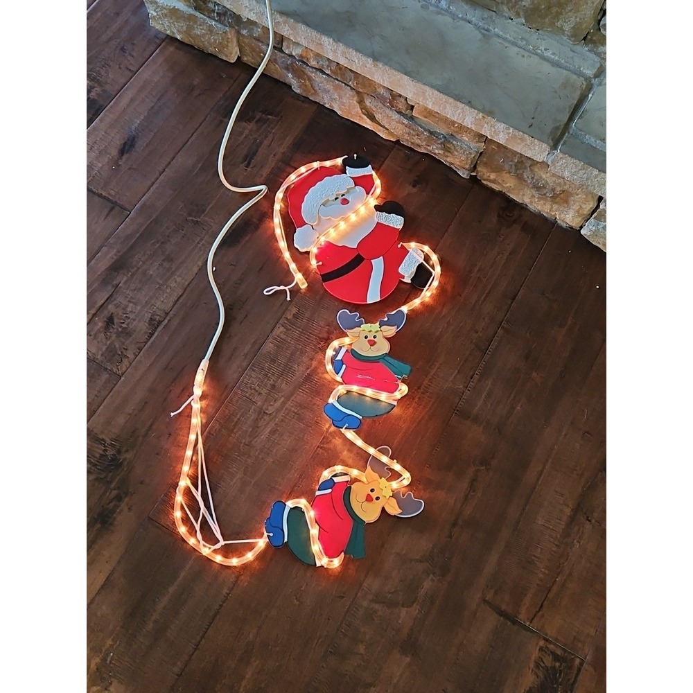 Avon Christmas Decor 2004 Santa & Reindeer Friends lighted rope Hang String